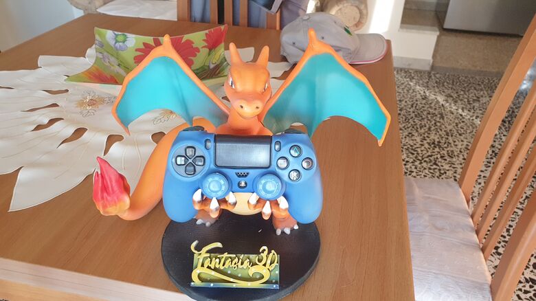 Porta controller Charizard / Colori lucidi, personalizzati e varie